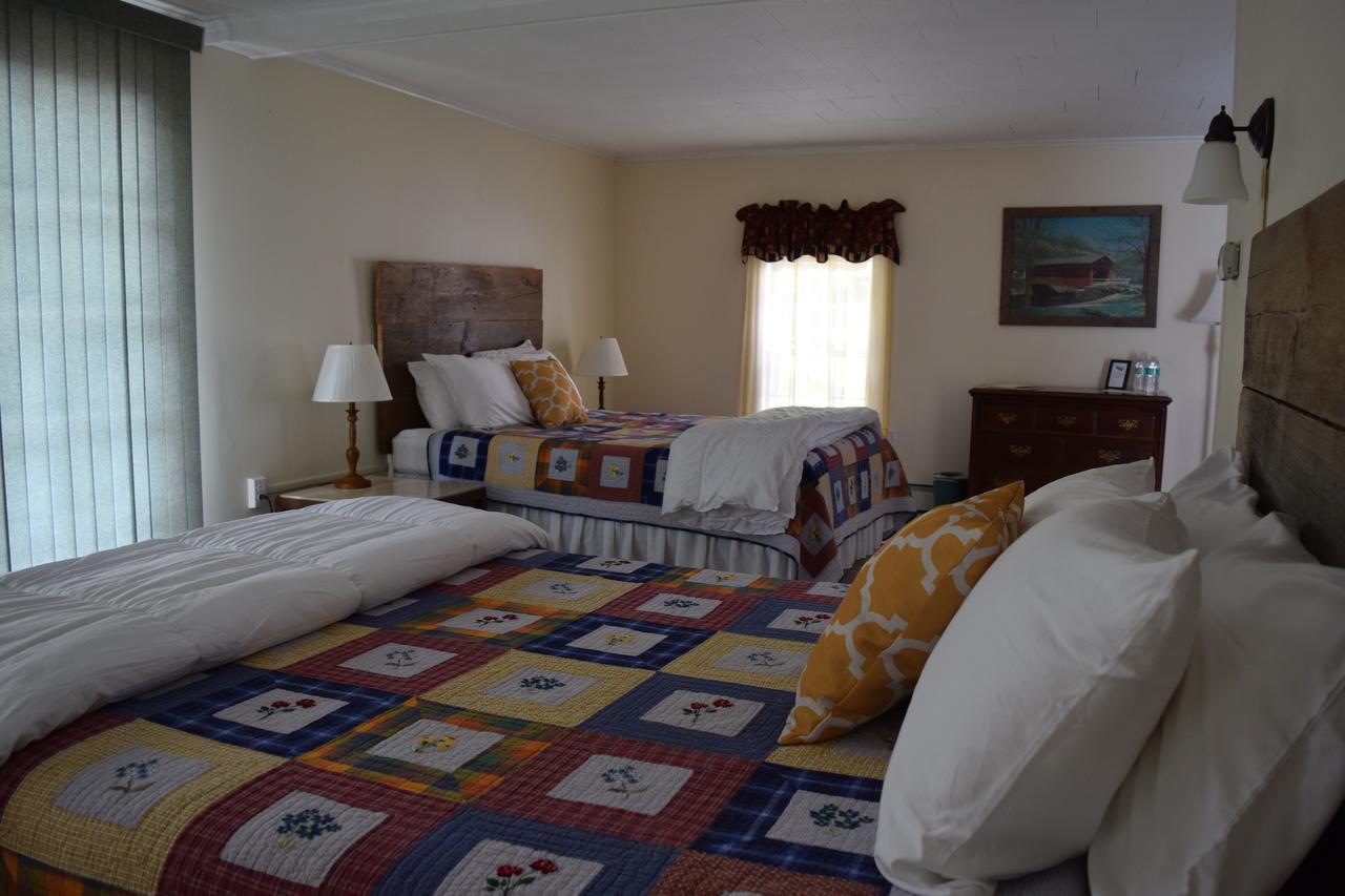 The New Hampshire Mountain Inn Wilmot Room photo